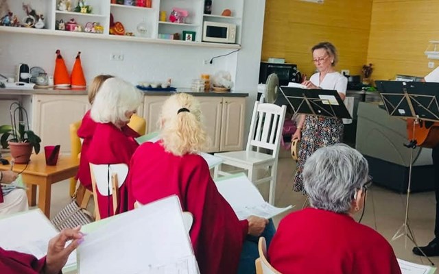 Cantares da Ria Levam Música e Alegria à ACASO 