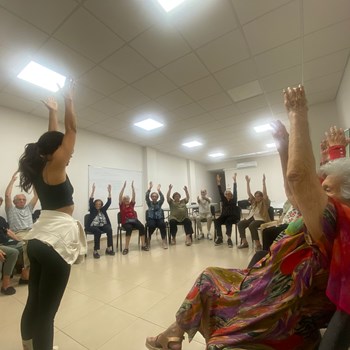 Sessão de Yoga – Projeto 360º no Centro de Dia   
