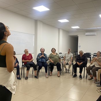 Sessão de Yoga – Projeto 360º no Centro de Dia   