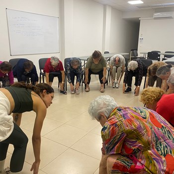 Sessão de Yoga – Projeto 360º no Centro de Dia   