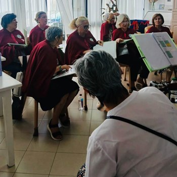 Cantares da Ria Levam Música e Alegria à ACASO 
