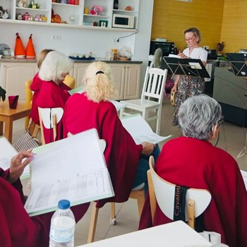 Cantares da Ria Levam Música e Alegria à ACASO 