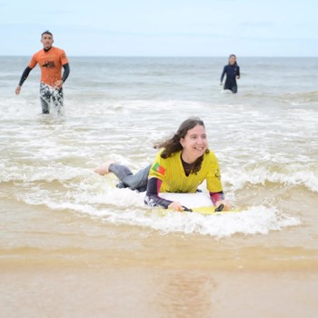 Aulas de Surf Adaptado do CACI